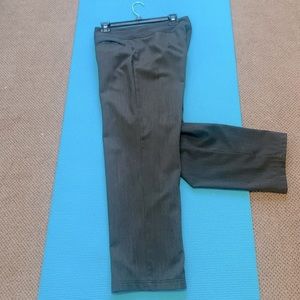 Chico’s Sz 1, Short (Petite 28” inseam)women’s slacks in gray Heather. Stretch